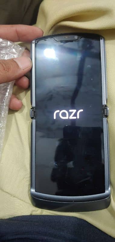 Moto Razr(2020)5G 1