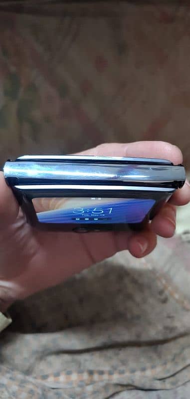 Moto Razr(2020)5G 7