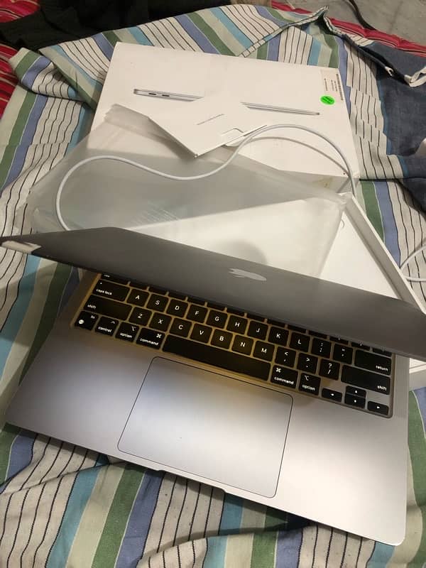 MacBook Air M1 (2020) - 16GB/512GB, Excellent Condition 1