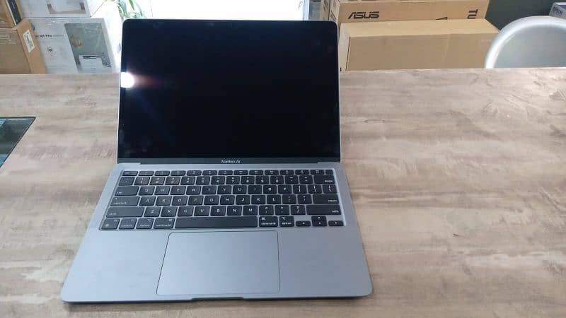 Macbook Air A2337 8Gb and  512Gb SSD 2K USED 4