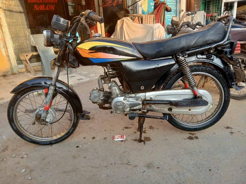 jailing company ki bike ha son genuine condition saf sutri bike ha 0