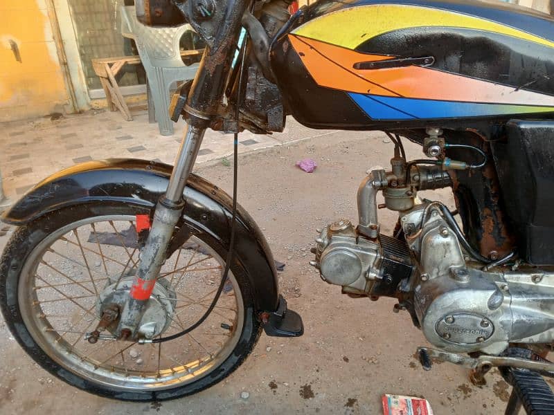 jailing company ki bike ha son genuine condition saf sutri bike ha 3