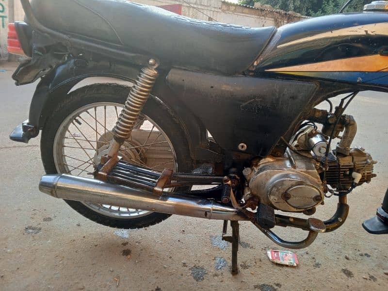 jailing company ki bike ha son genuine condition saf sutri bike ha 12