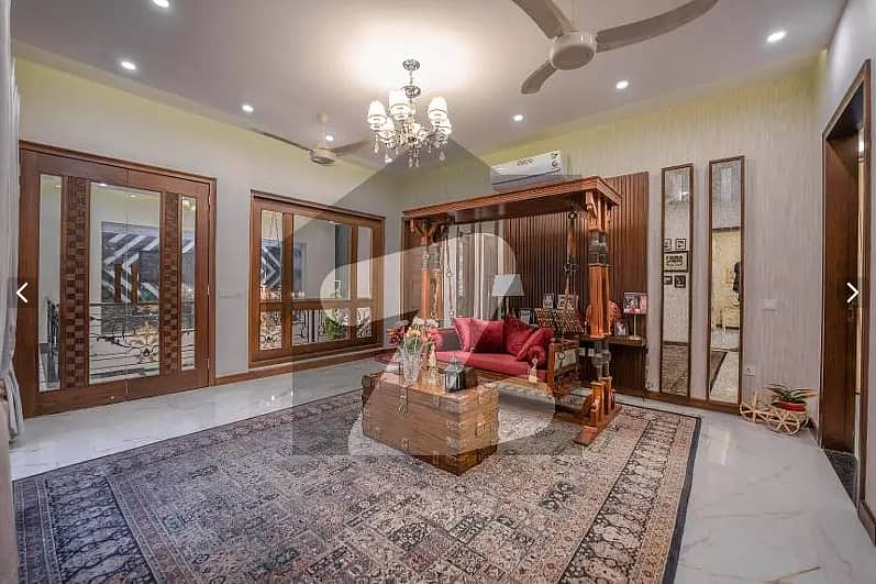 1 KANAL ROYAL DESIGN LUXURY VILLA FOR SALE NEAR TO PARK 23