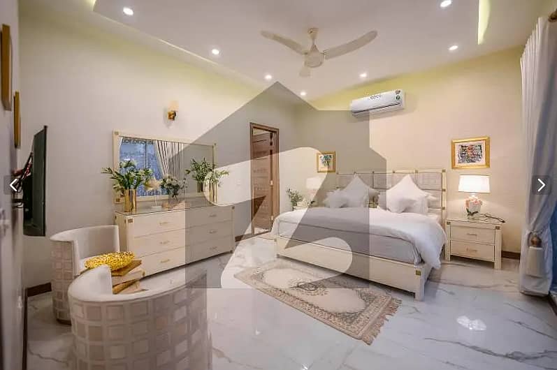 1 KANAL ROYAL DESIGN LUXURY VILLA FOR SALE NEAR TO PARK 24