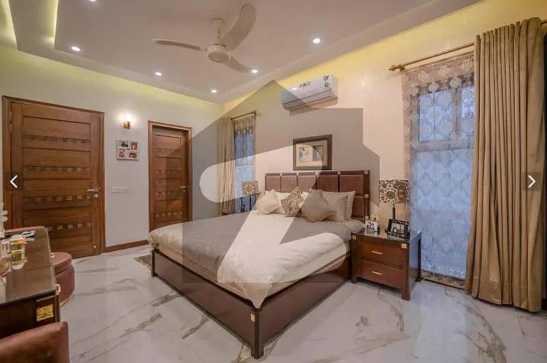 1 KANAL ROYAL DESIGN LUXURY VILLA FOR SALE NEAR TO PARK 28