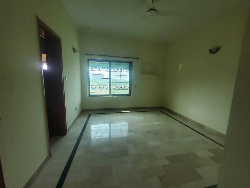 10 Marla Full House For Rent In DHA Phase 3,Block Z, Lahore. 1