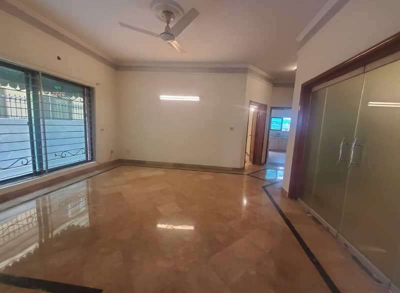 10 Marla Full House For Rent In DHA Phase 3,Block Z, Lahore. 4