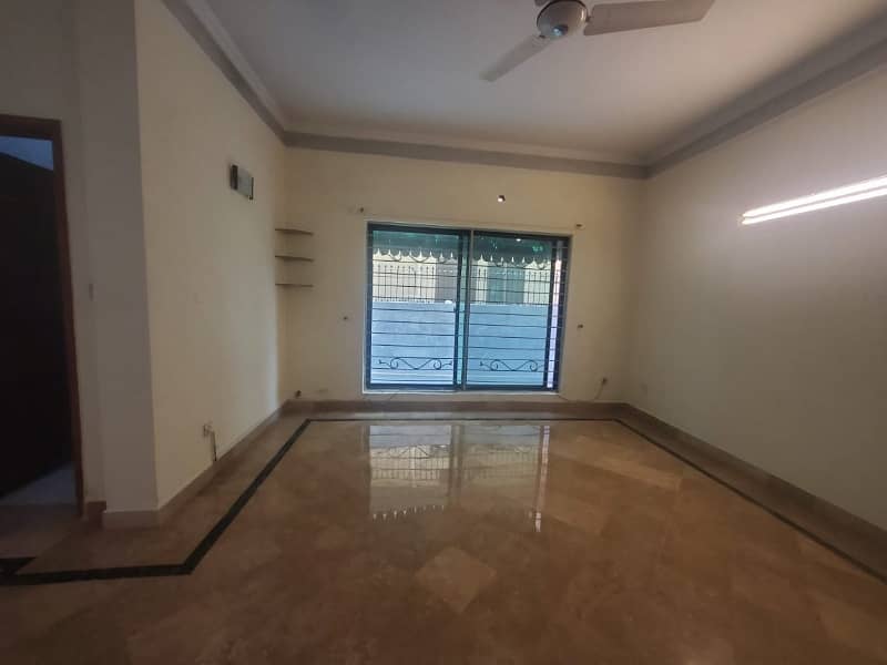 10 Marla Full House For Rent In DHA Phase 3,Block Z, Lahore. 5