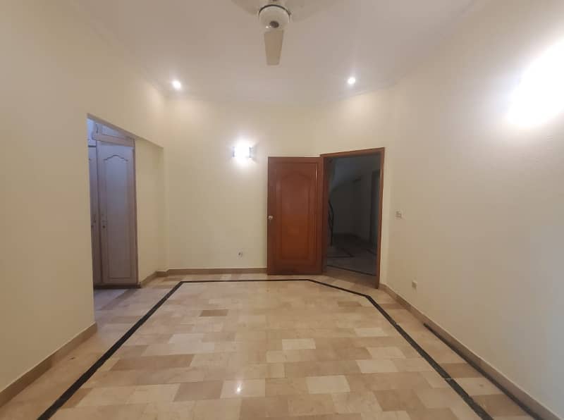 10 Marla Full House For Rent In DHA Phase 3,Block Z, Lahore. 11