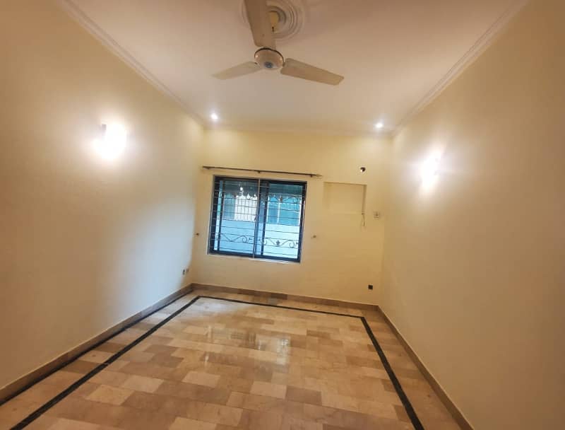 10 Marla Full House For Rent In DHA Phase 3,Block Z, Lahore. 12