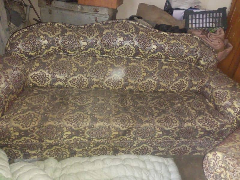 5 Seater Sofa Set. . . . . . In Good Condition. . 2