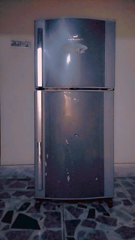 Dawlance medium size fridge Urgent sale 6