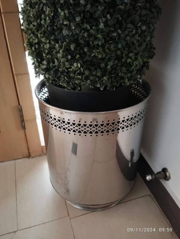 Artificial Plant with steel holder 1