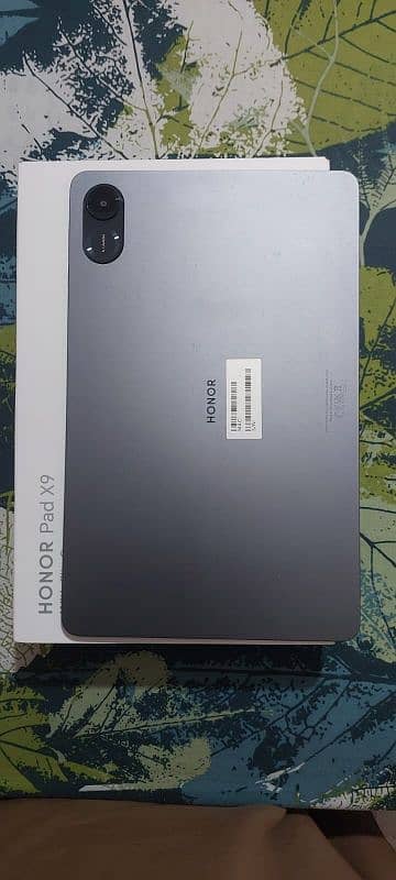 honor pad x9 new condition with new box and chager 4