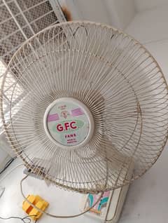 GFC wall fan Achi condotoin me hay saaf suthra fan hay. .