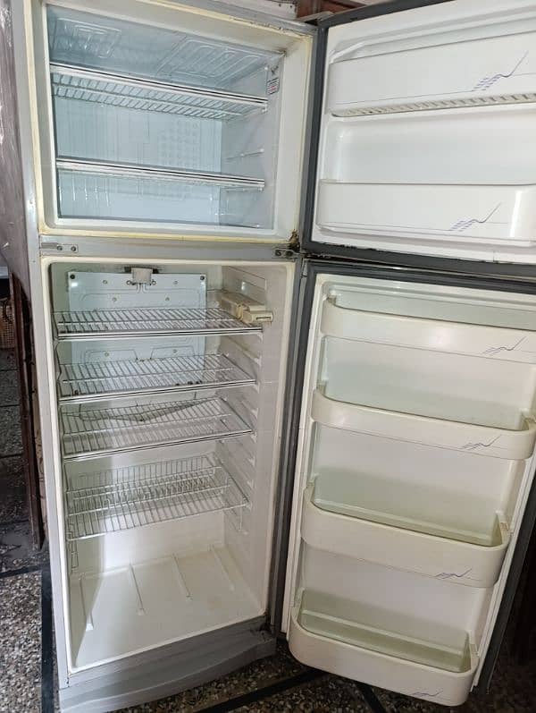 Dawlance Refrigerator Used For Sale Urgient 3