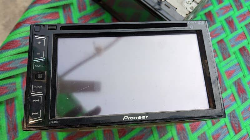 pioneer AVH 295 BT subwoofer Pree 1