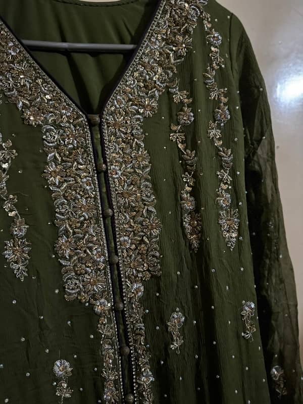 Elegant Banarsi Embroidered Party Wear – Size Large 3