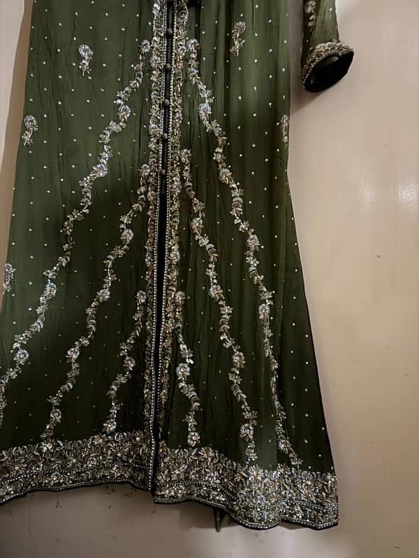 Elegant Banarsi Embroidered Party Wear – Size Large 4