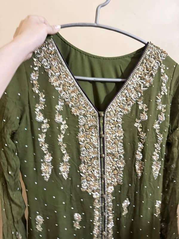 Elegant Banarsi Embroidered Party Wear – Size Large 9