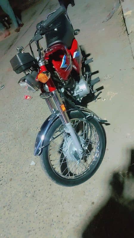 24 model new bike totely 2600 km running 1 hand used urgent sale 3