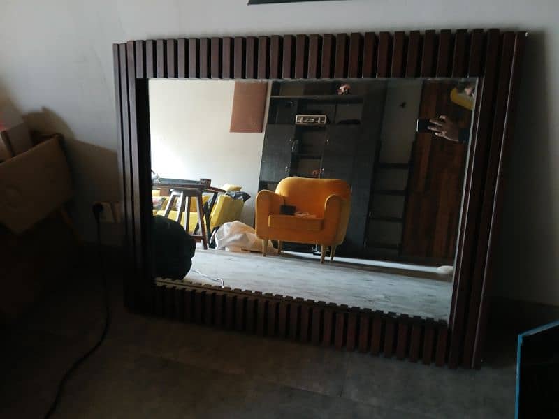 Stylish Dressing table  with Mirror. 3