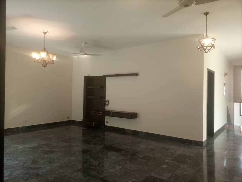 2 KANAL BEAUTIFUL UPPER PORTION AVAILABLE FOR RENT 0