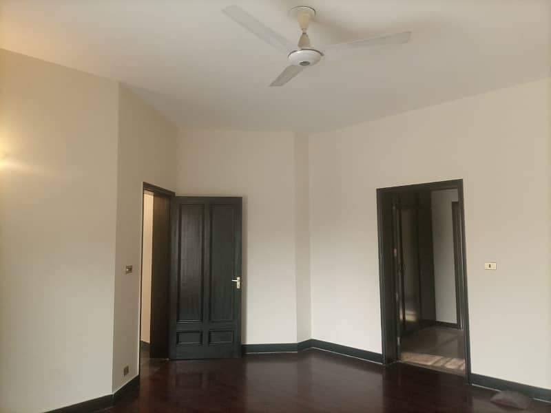 2 KANAL BEAUTIFUL UPPER PORTION AVAILABLE FOR RENT 1