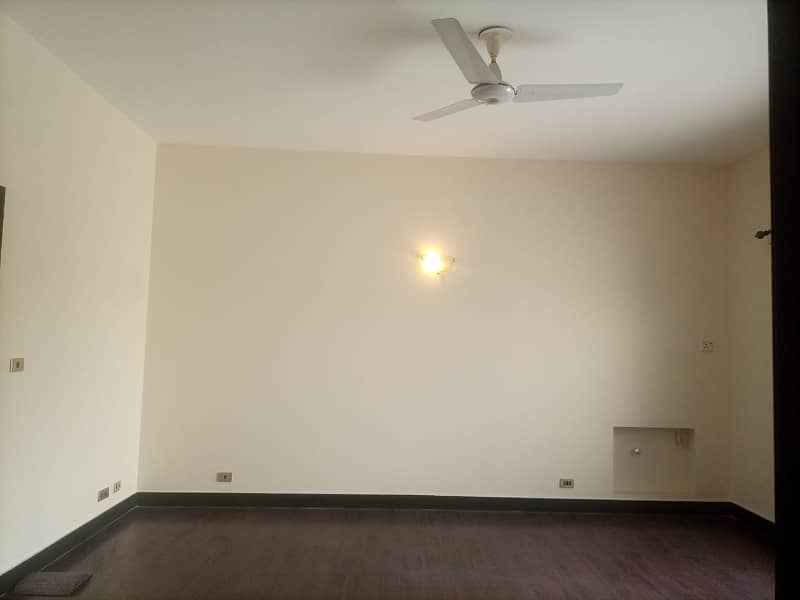 2 KANAL BEAUTIFUL UPPER PORTION AVAILABLE FOR RENT 2