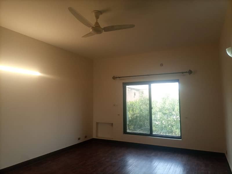 2 KANAL BEAUTIFUL UPPER PORTION AVAILABLE FOR RENT 3