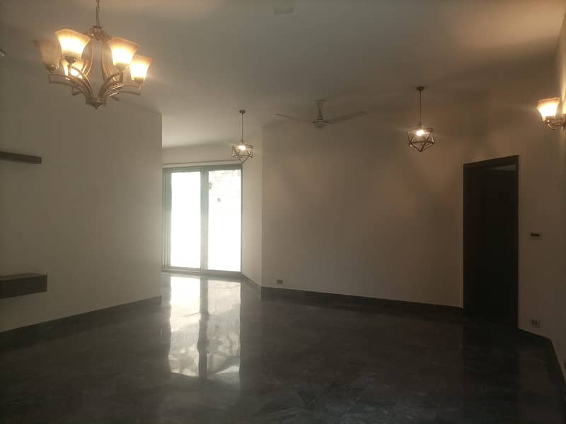 2 KANAL BEAUTIFUL UPPER PORTION AVAILABLE FOR RENT 4