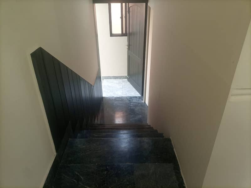 2 KANAL BEAUTIFUL UPPER PORTION AVAILABLE FOR RENT 10