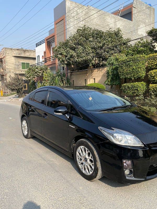 Toyota Prius 2011 1