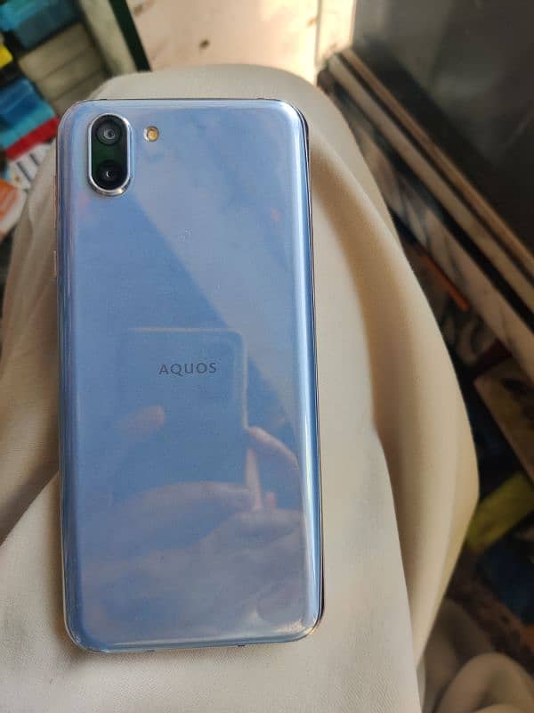 Aquos r2.4/64. 1