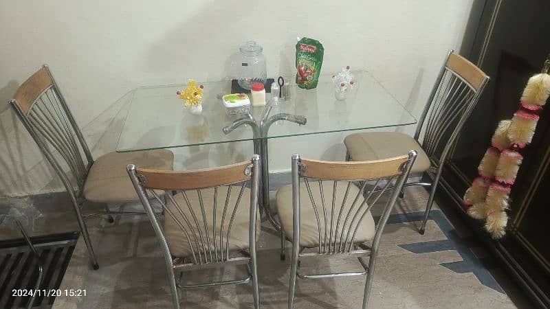 Dining Table with 6 chairs 0