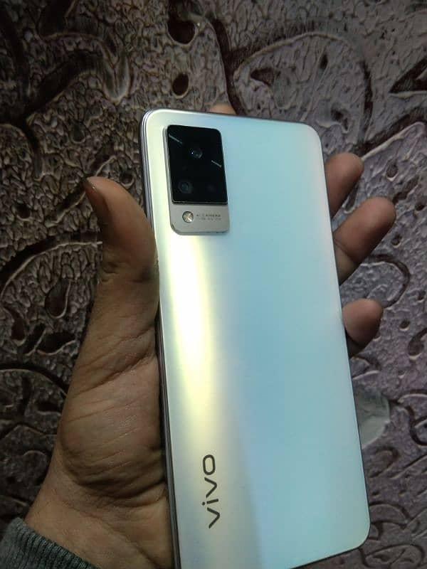 vivo v21 with box charger (8/128) 0