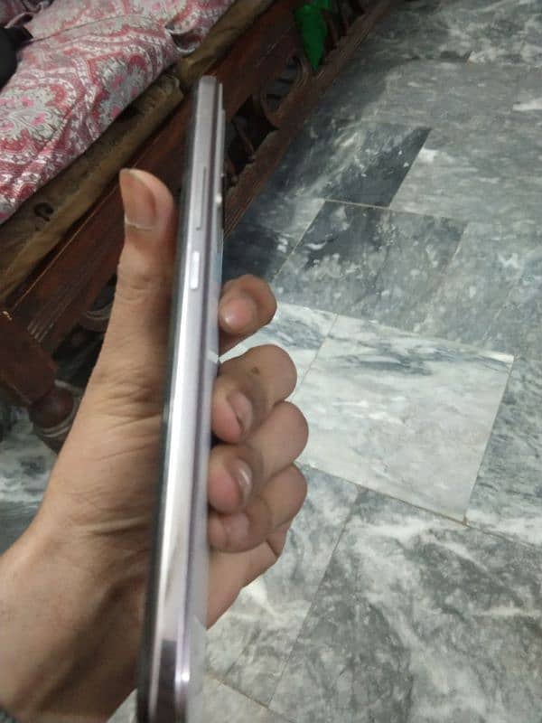 vivo v21 with box charger (8/128) 4