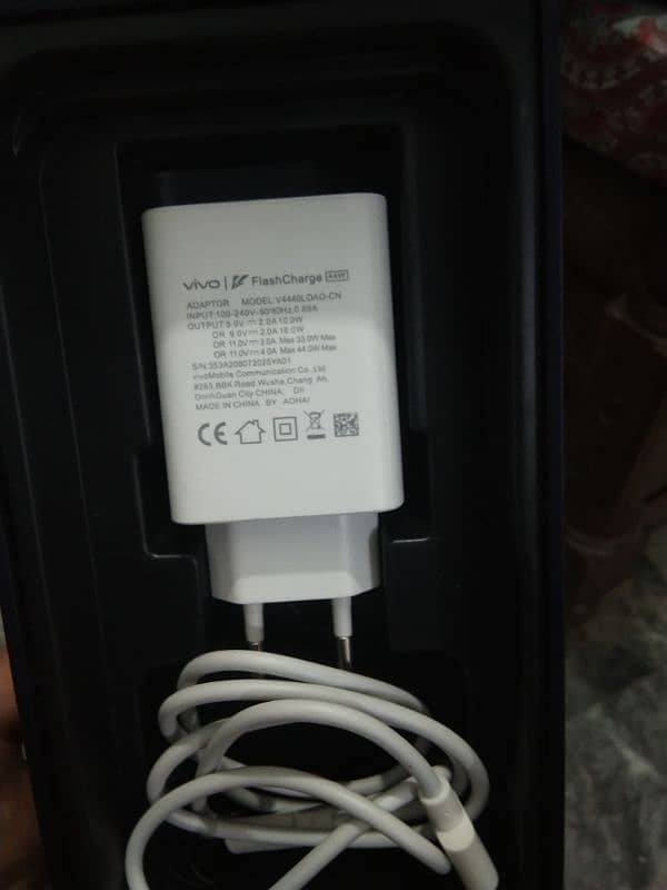 vivo v21 with box charger (8/128) 10