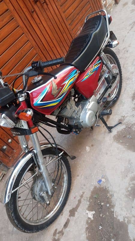 Honda 125 lahor nambar 18 model 1