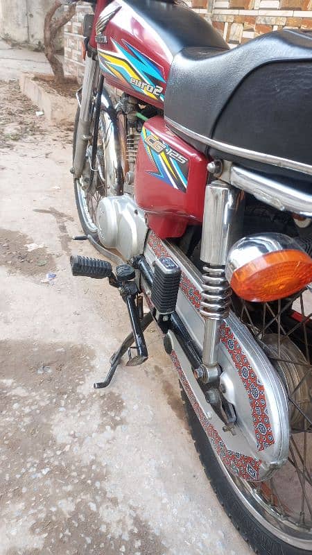 Honda 125 lahor nambar 18 model 13