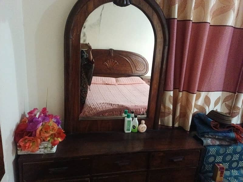 bed set and dressing table with side tables 3