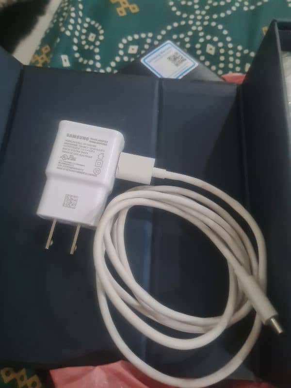 Samsung note 8 daul sim with Box Official Pta Approved 4