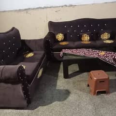 6 seater sofa set available in Gulberg Lahore in very low price.