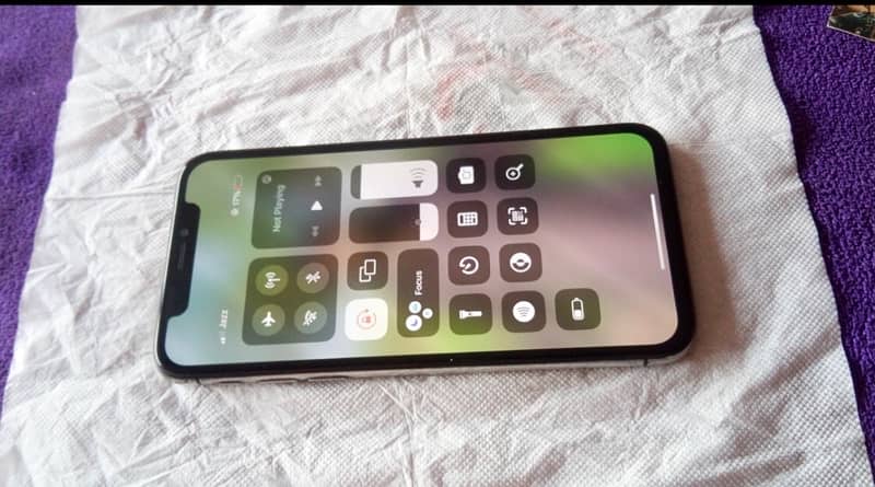 iPhone x pta approved 64 gb 5