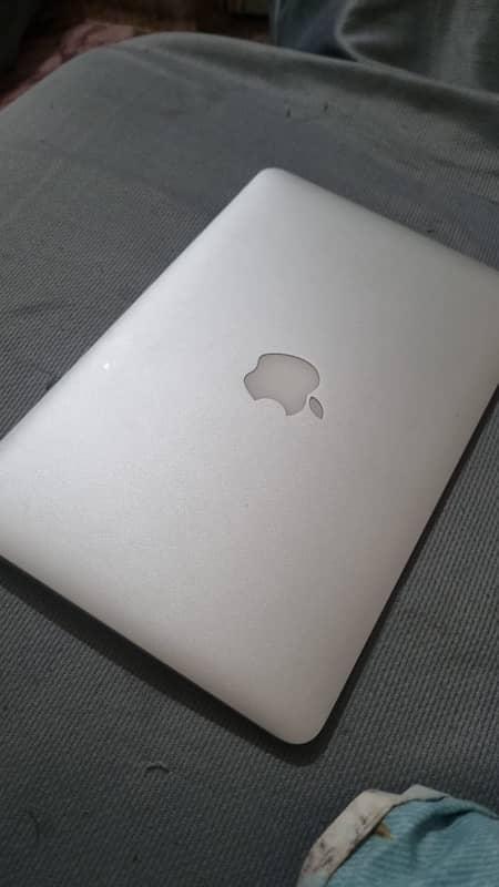 Macbook air core i 5 4 gb ram 0