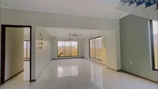 272sq yd Ready to Move Villa in Precinct-1 0.5km from main entrance. A-One Construction Standard 5Bed Drawing Dining Lounge