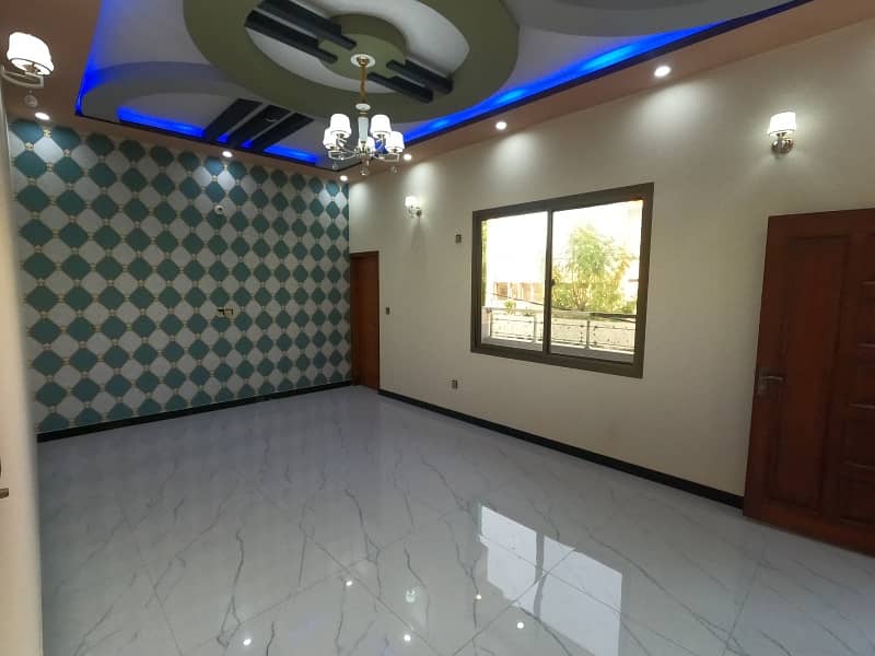 Prime Location 240 Square Yards House In Beautiful Location Of Saadi Town - Block 7 In Karachi 7