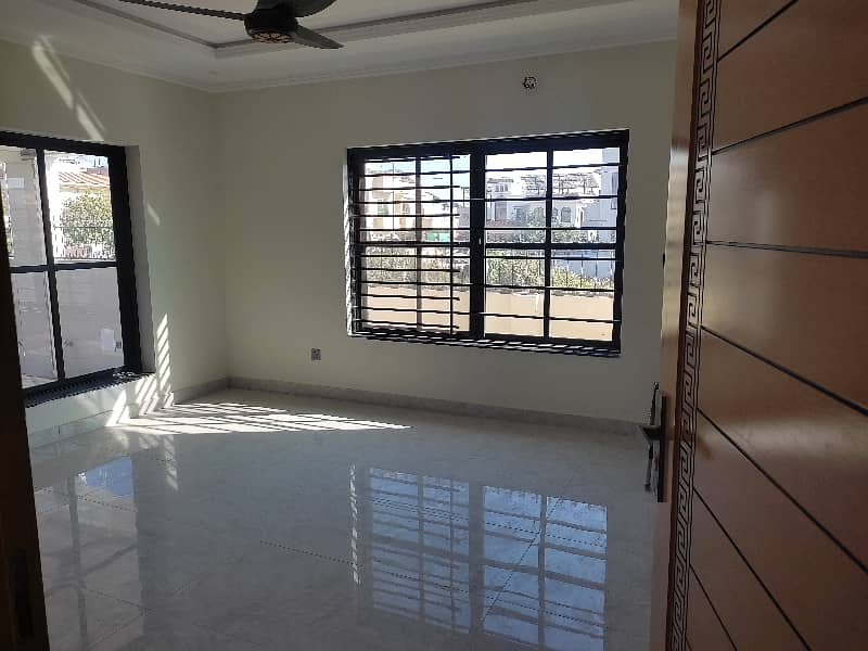 1 kanal Ground portion for rent in d 12 4