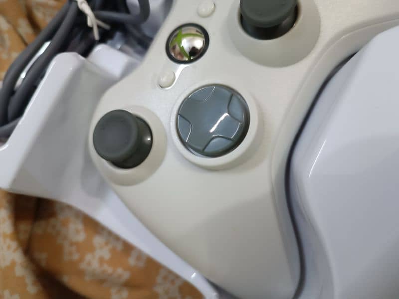 BRAND NEW !!! XBOX 360 Controller ( Imported ) 4